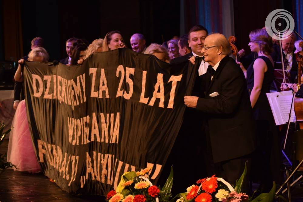 Zdjęcie: XXV Jubileuszowy Koncert "Wiesław Ochman i Jego Goście" - 25 lat wsparcia dla Fundacji Auxilium